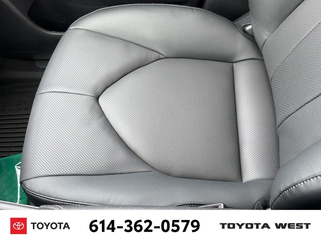 New 2026 Wind Chill Pearl Toyota Platinum image 25