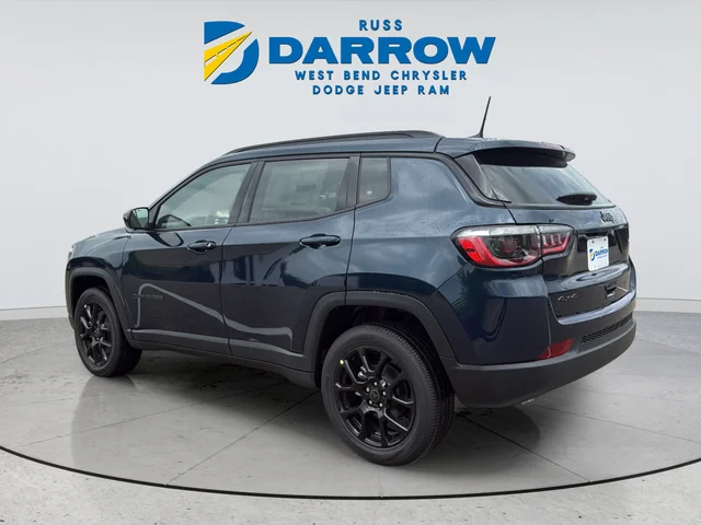 New 2026 Fathom Blue Pearl-Coat Exterior Paint Jeep Latitude image 3