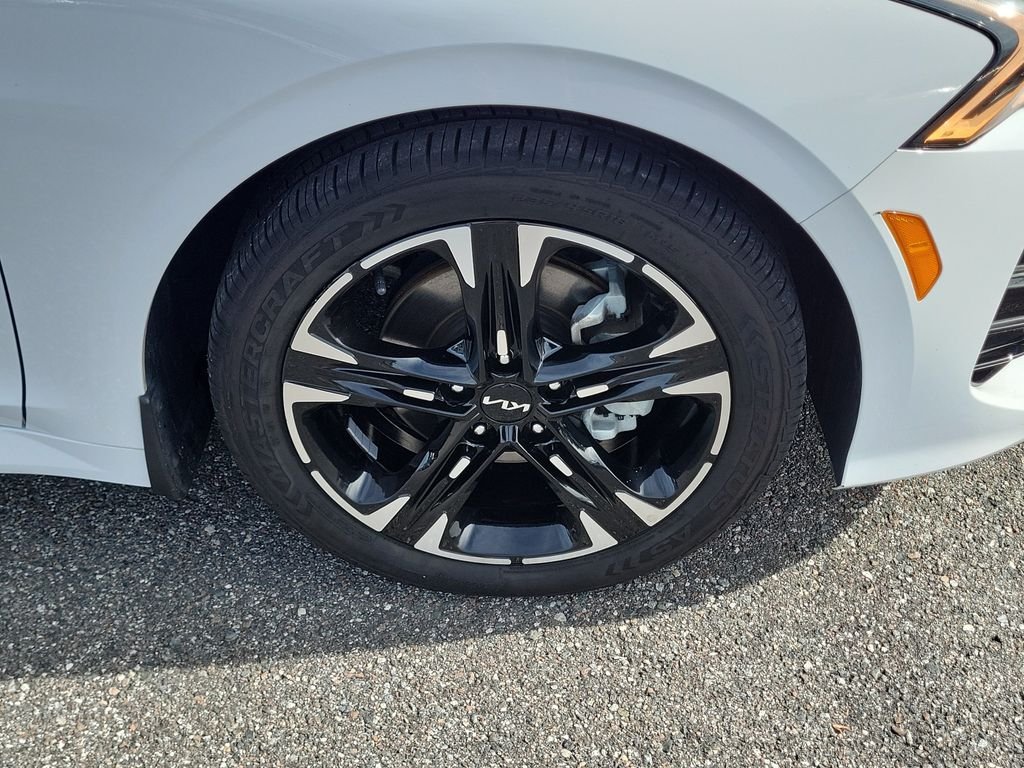Used 2024 White Kia GT-Line image 39