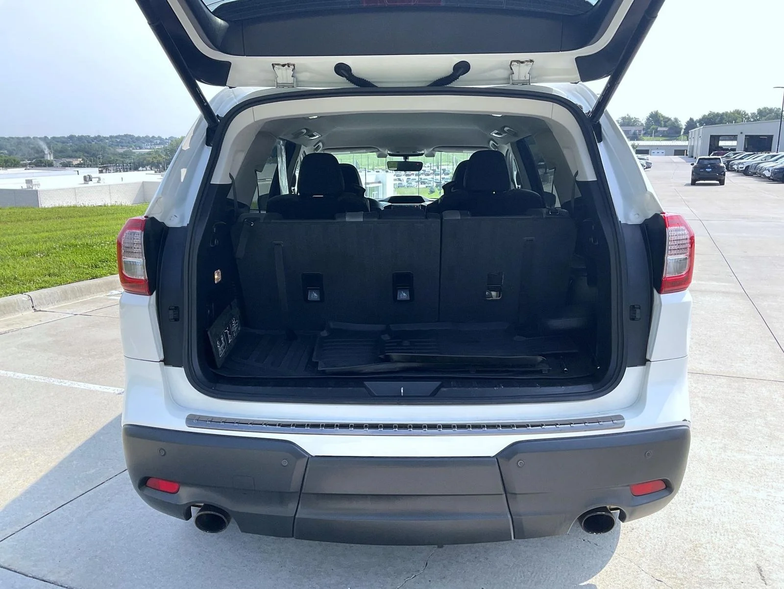 Used 2022 White Subaru Onyx Edition image 9