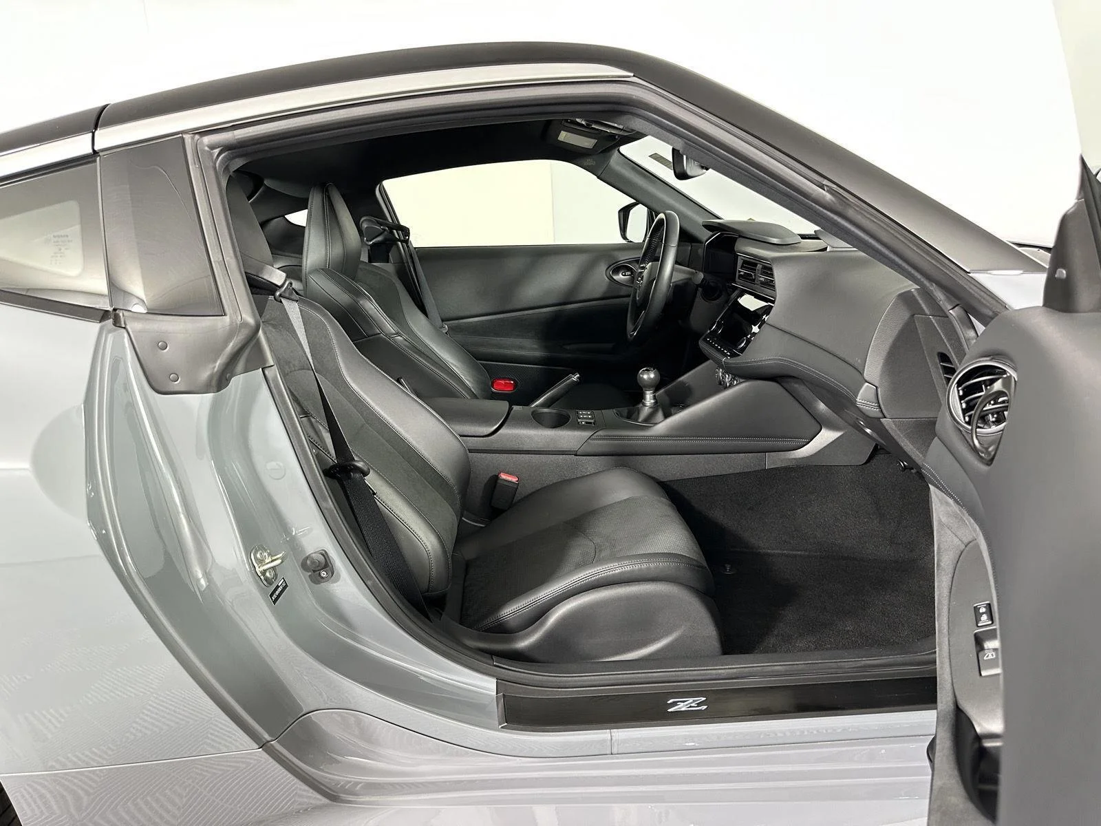Used 2024 Boulder Gray/Super Black Nissan Performance image 5