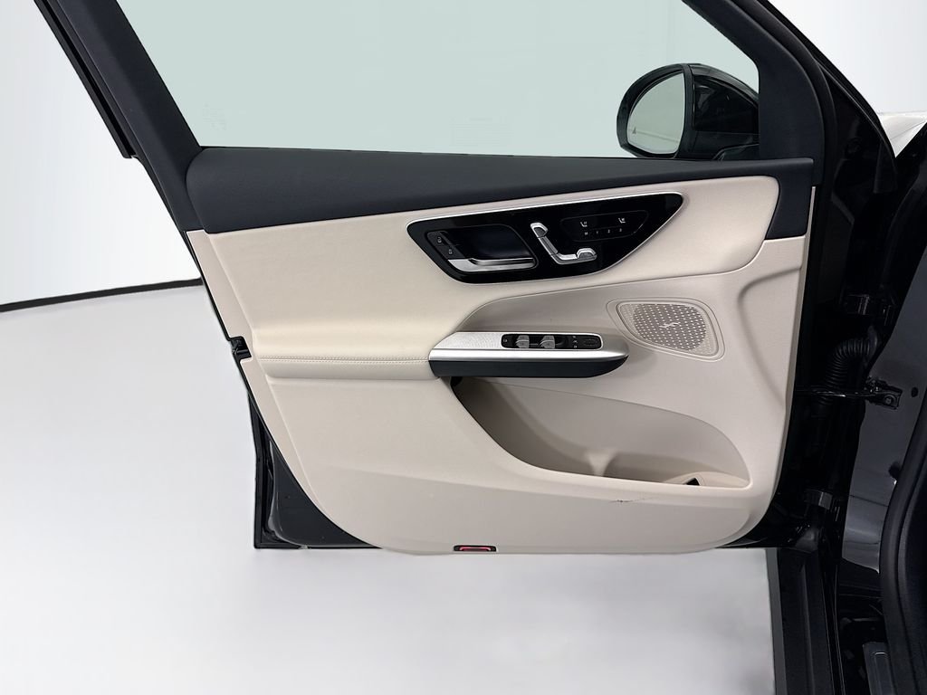 New 2026 Obsidian Black Metallic Mercedes-Benz GLC 300 image 22