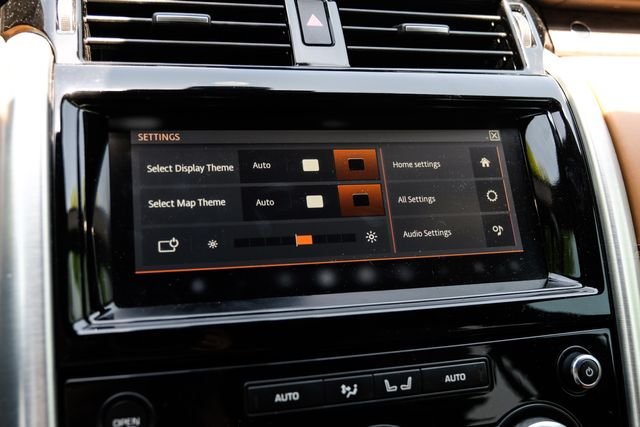Used 2019 White Land Rover HSE Luxury image 48