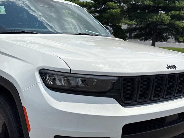 Used 2023 White Jeep Altitude image 11