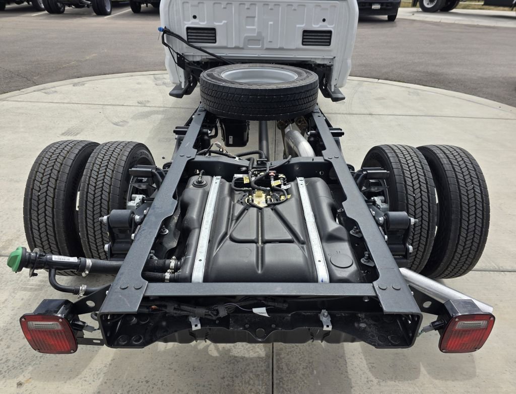 New 2026 Oxford White Ford F-550® XL image 22