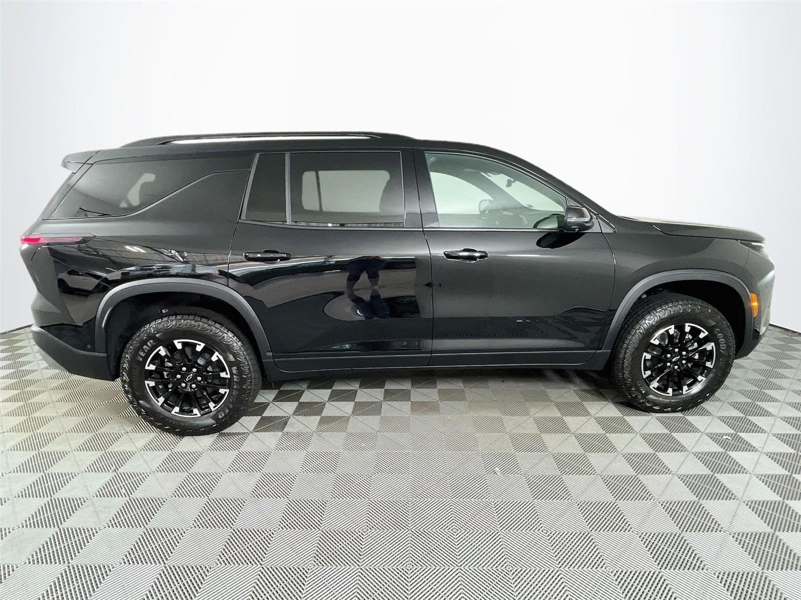 Used 2026 Mosaic Black Metallic Chevrolet AWD Z71 image 10