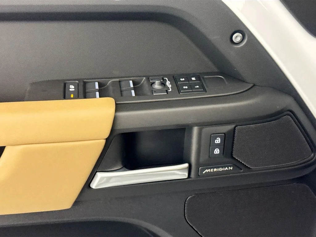 New 2026 Fuji White Land Rover S image 17