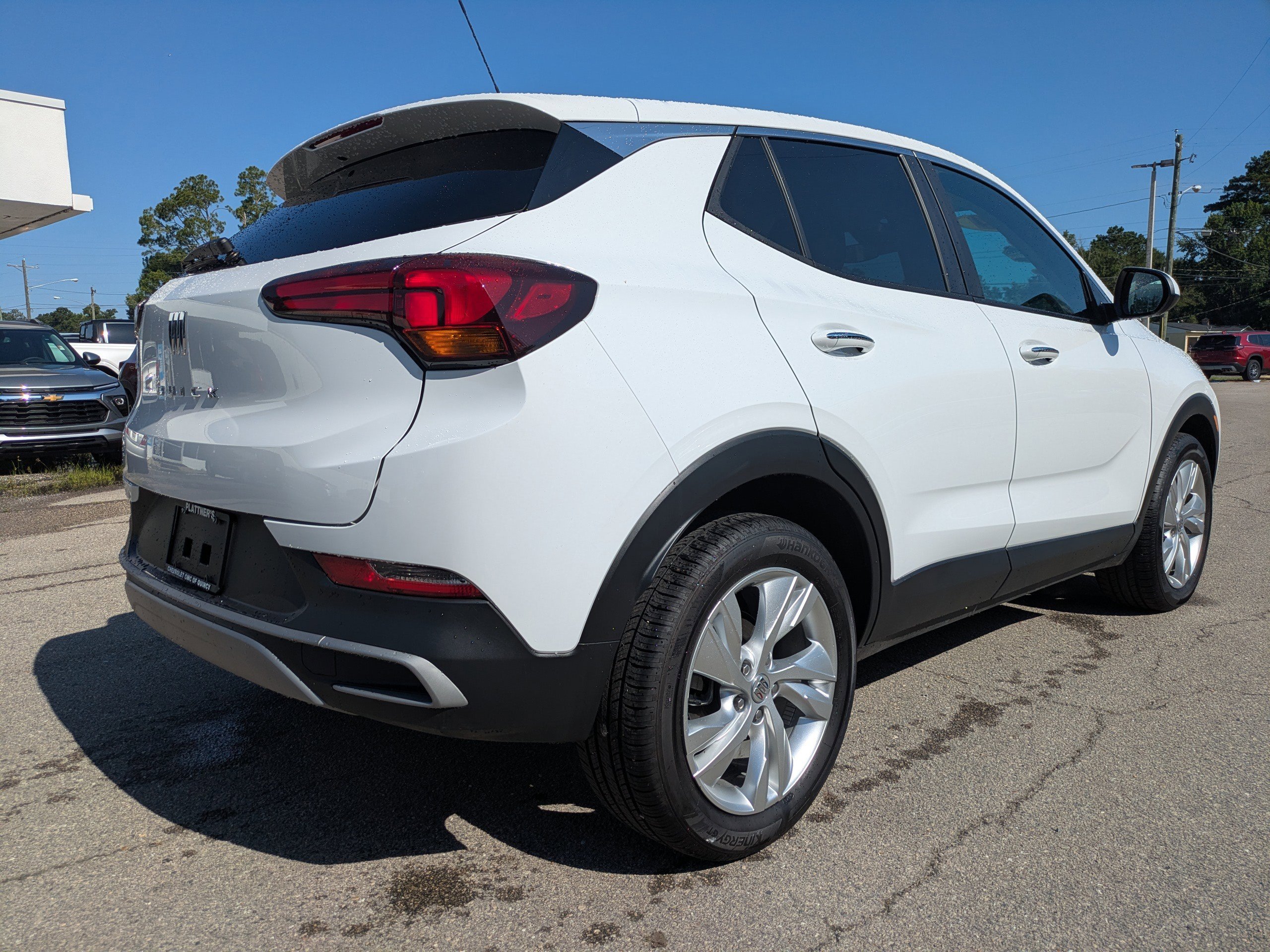 Used 2024 Summit White Buick Preferred image 5