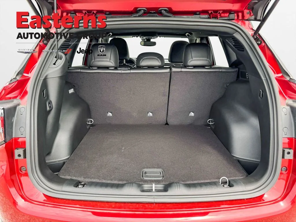 New 2026 Red Hot Pearl-Coat Exterior Paint Jeep Limited image 10