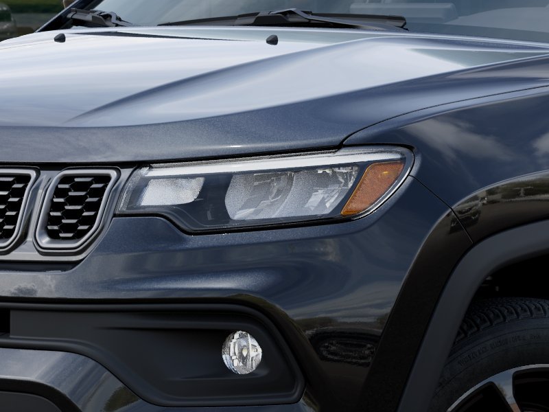 New 2026 Diamond Black Crystal Pearl-Coat Exterior Paint Jeep Latitude image 40