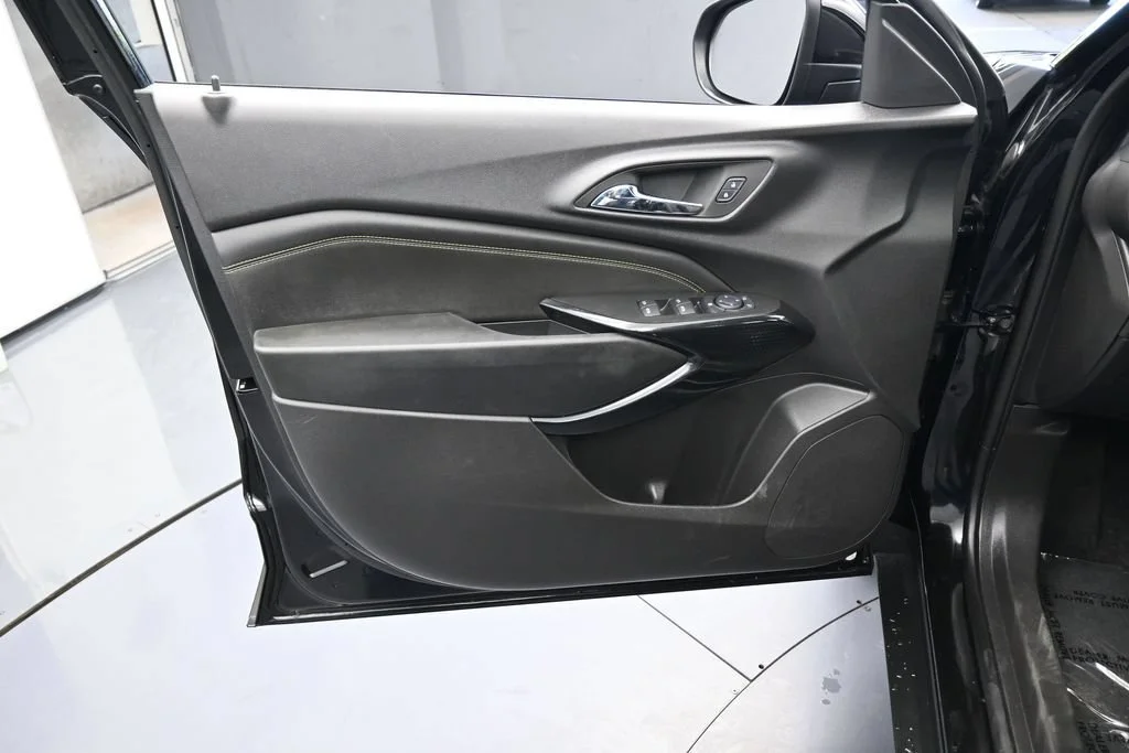 Used 2025 Mosaic Black Metallic Chevrolet LT image 11