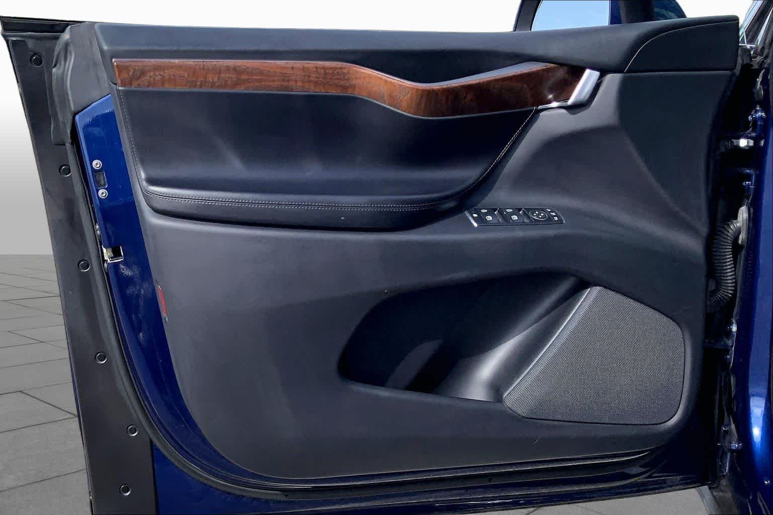Used 2018 Deep Blue Metallic Tesla 75D image 20