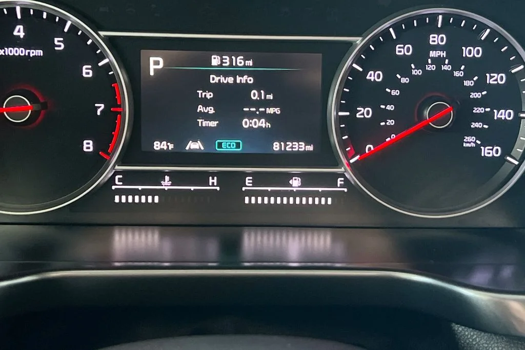Used 2022 White Kia S image 30