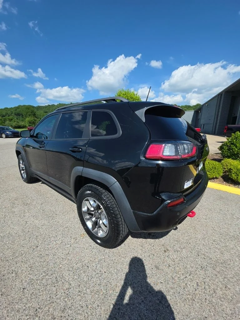 Used 2019 Diamond Black Jeep Trailhawk image 23