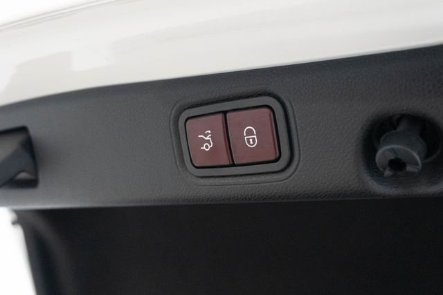 Used 2022 White Mercedes-Benz E 450 image 35