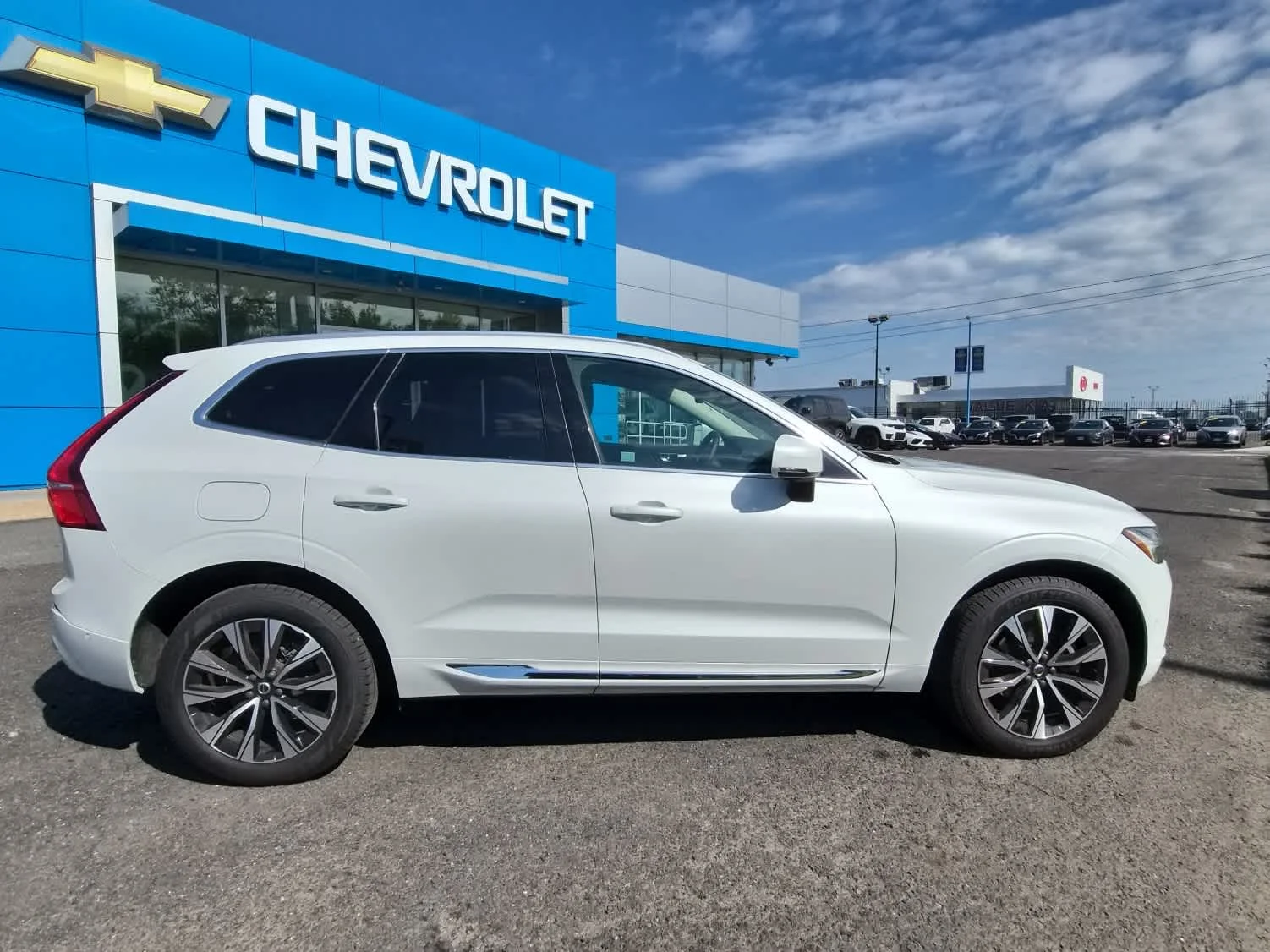 Used 2023  Volvo Plus Bright Theme image 9