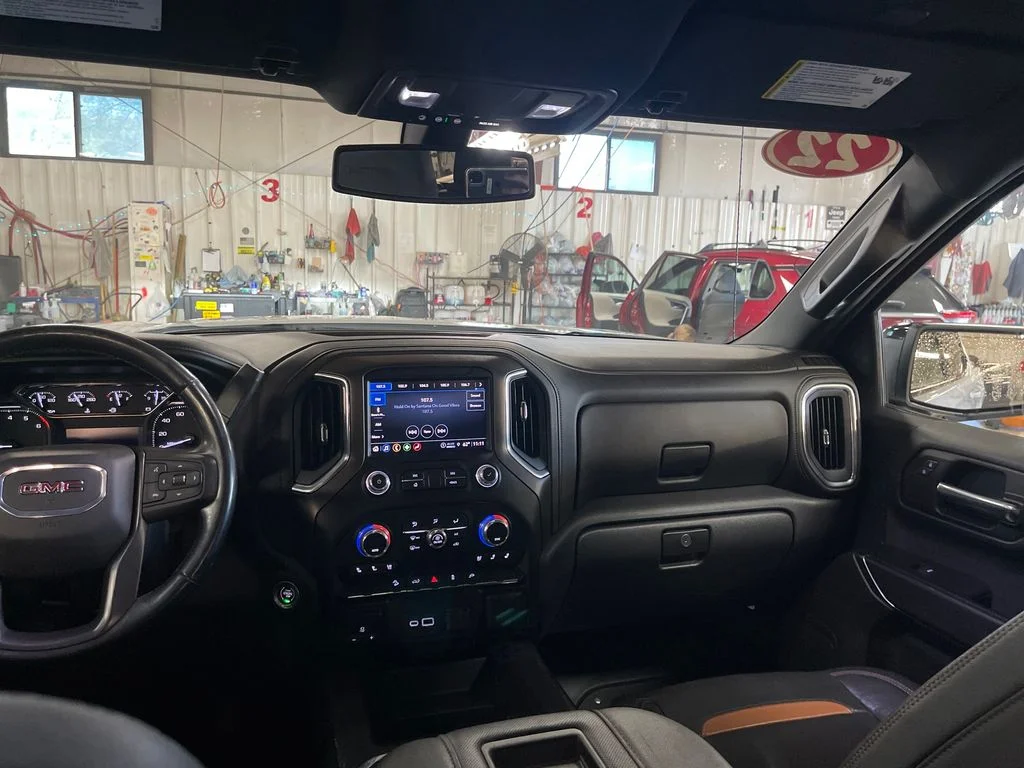 Used 2022 White GMC AT4 image 18