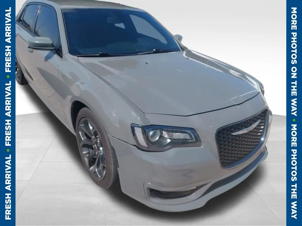 Used 2018 White Chrysler S image 1