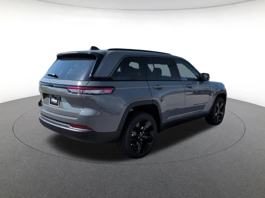 New 2027 Gray Jeep Limited image 5