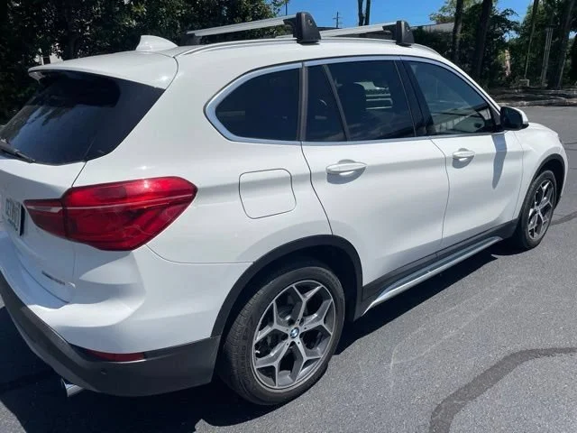 Used 2019 White BMW sDrive28i image 4