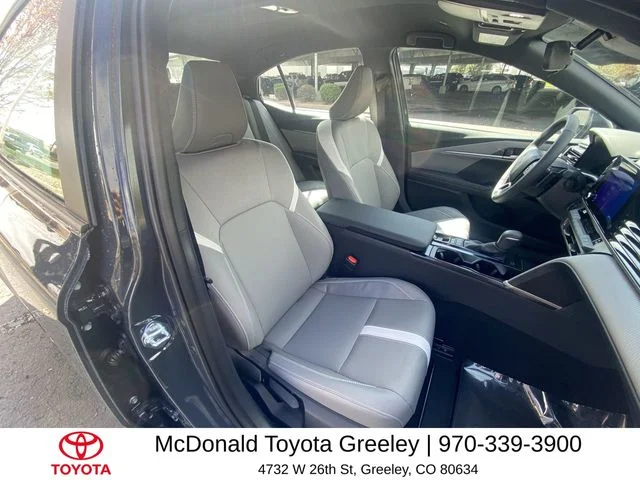 2025 Toyota Camry SE - Photo 23