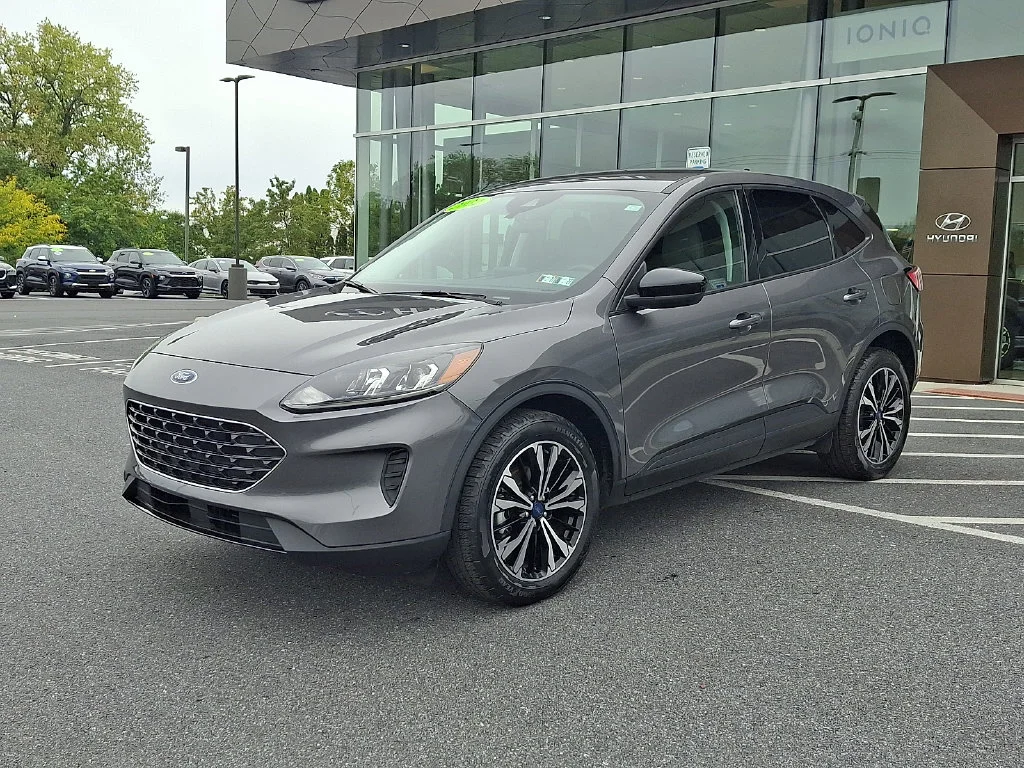 Used 2022 Gray Ford SE image 3