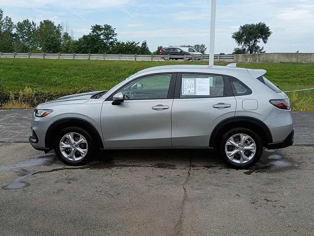 Certified Used 2025 Lunar Silver Metallic Honda LX image 6