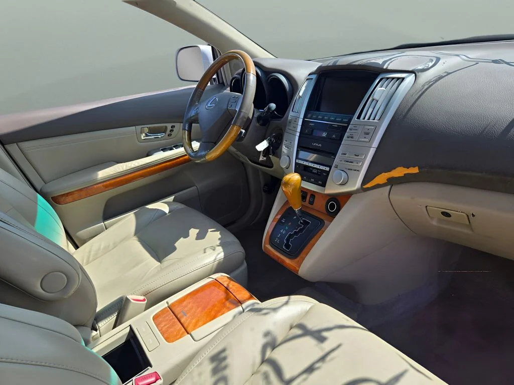 Used 2007 White Lexus 350 image 9
