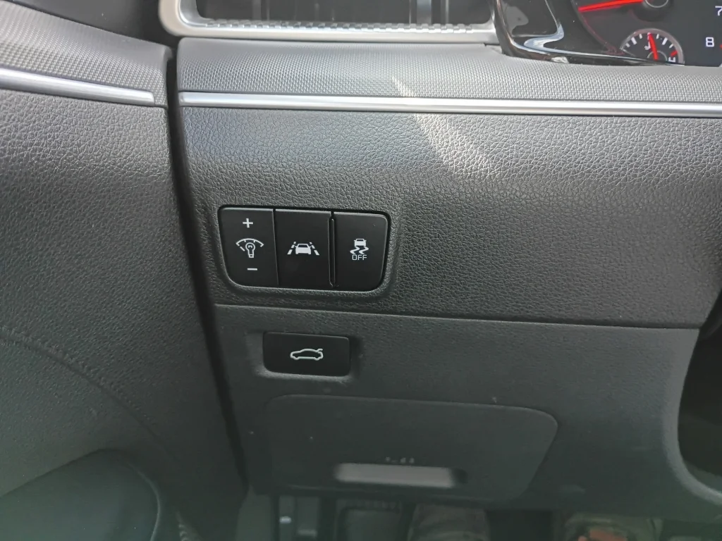 Used 2021 Wolf Gray Kia GT-Line image 23
