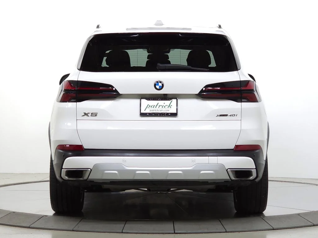 Used 2025 White BMW xDrive40i image 5