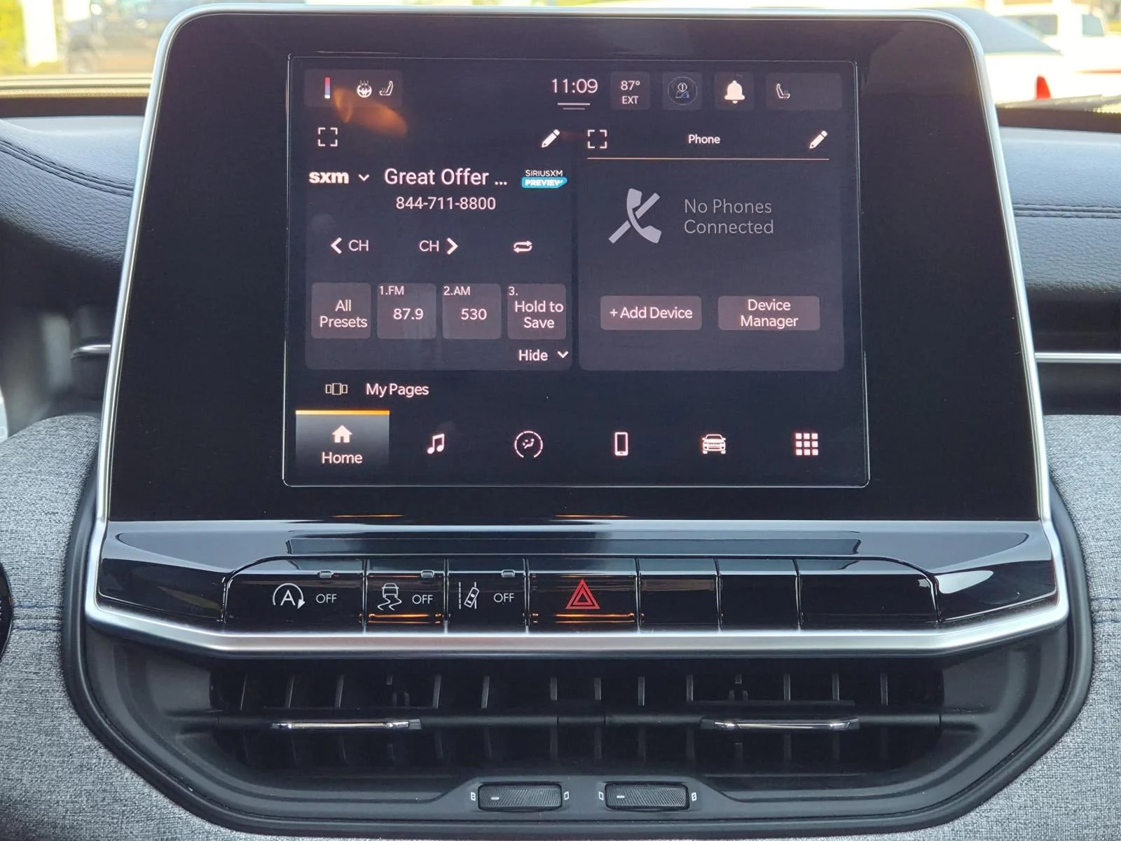Used 2025 White/off-white Jeep Latitude 4x4 image 14