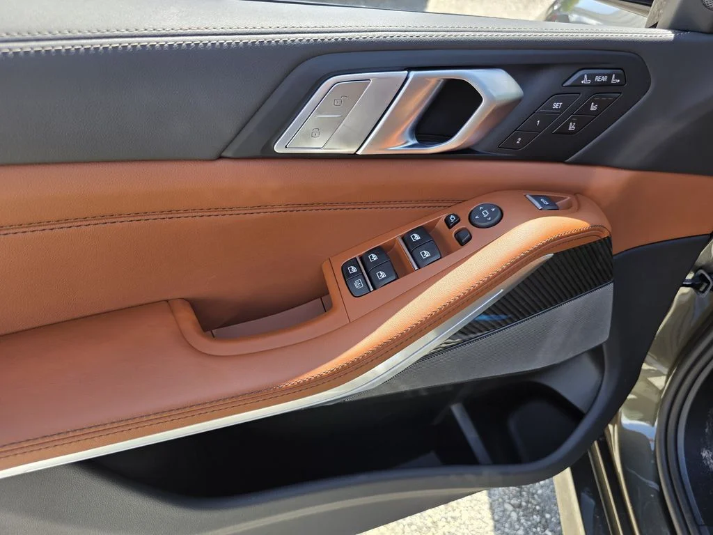 New 2027 Manhattan Green Metallic BMW M60i image 18