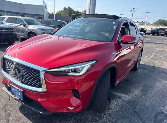 Used 2023 Red INFINITI AUTOGRAPH image 1