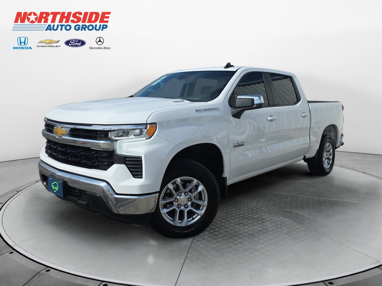 Used 2026 Summit White Chevrolet LT image 3