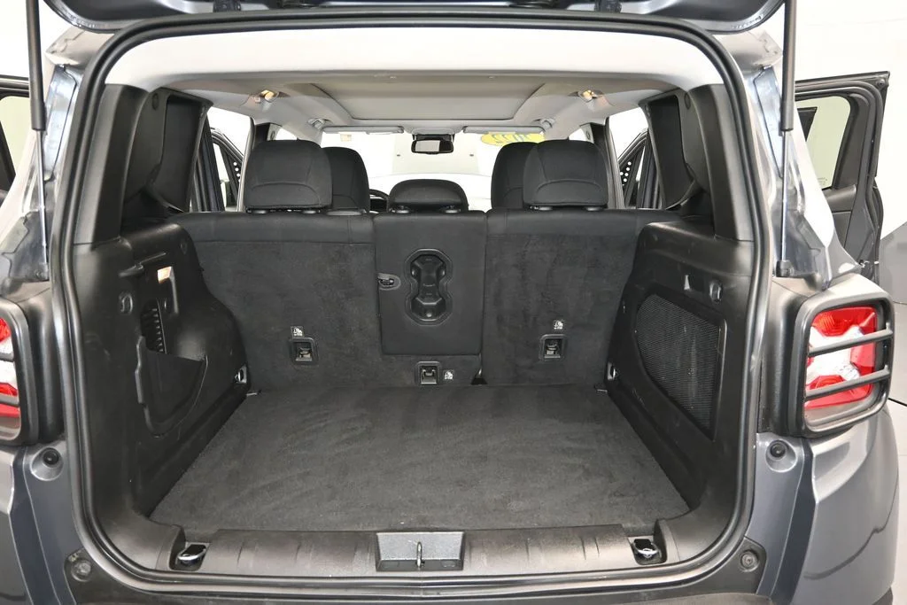 Used 2022 Graphite Gray Jeep Trailhawk image 11