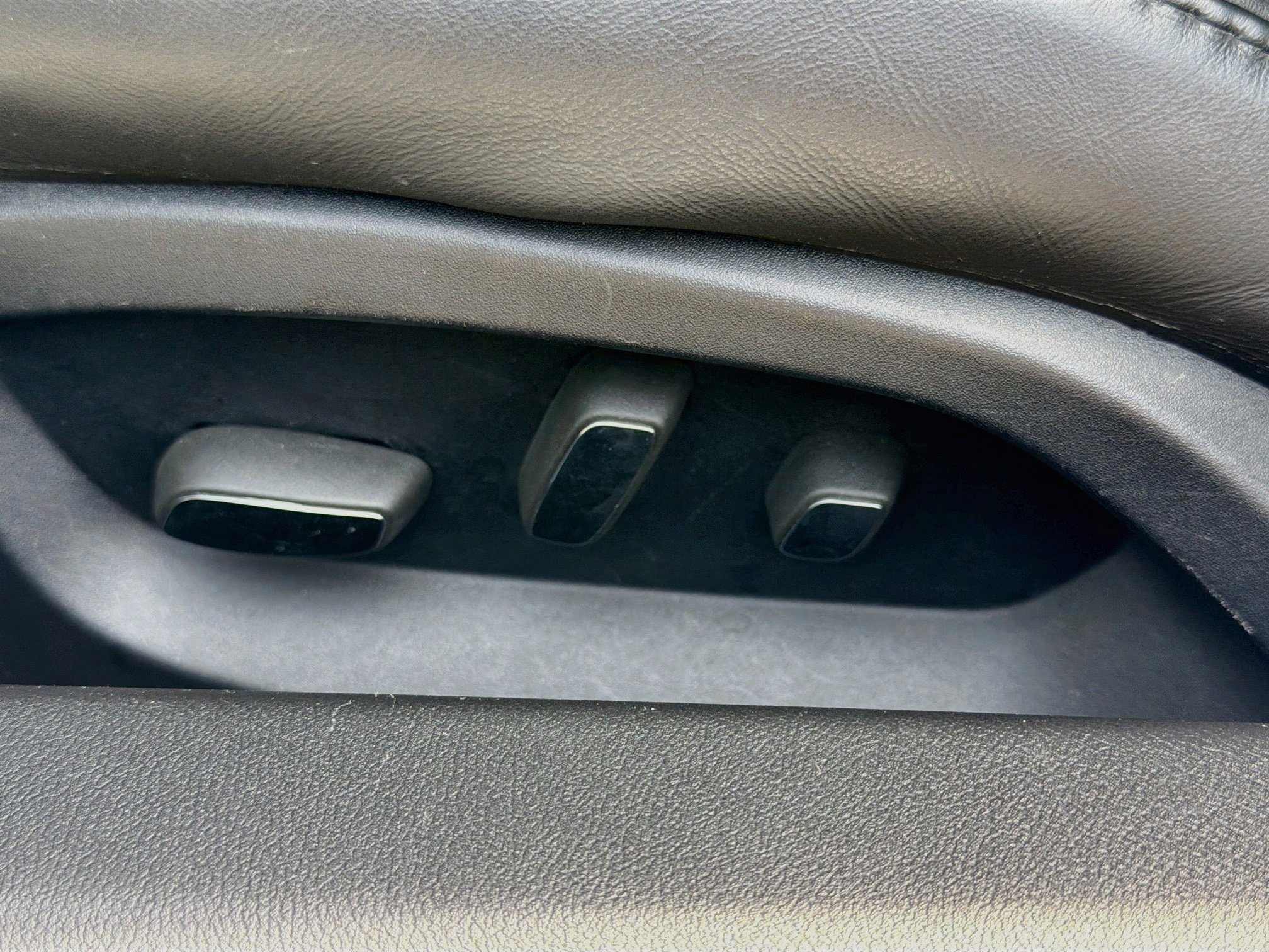 Used 2014 Arctic White Chevrolet 2LT image 22