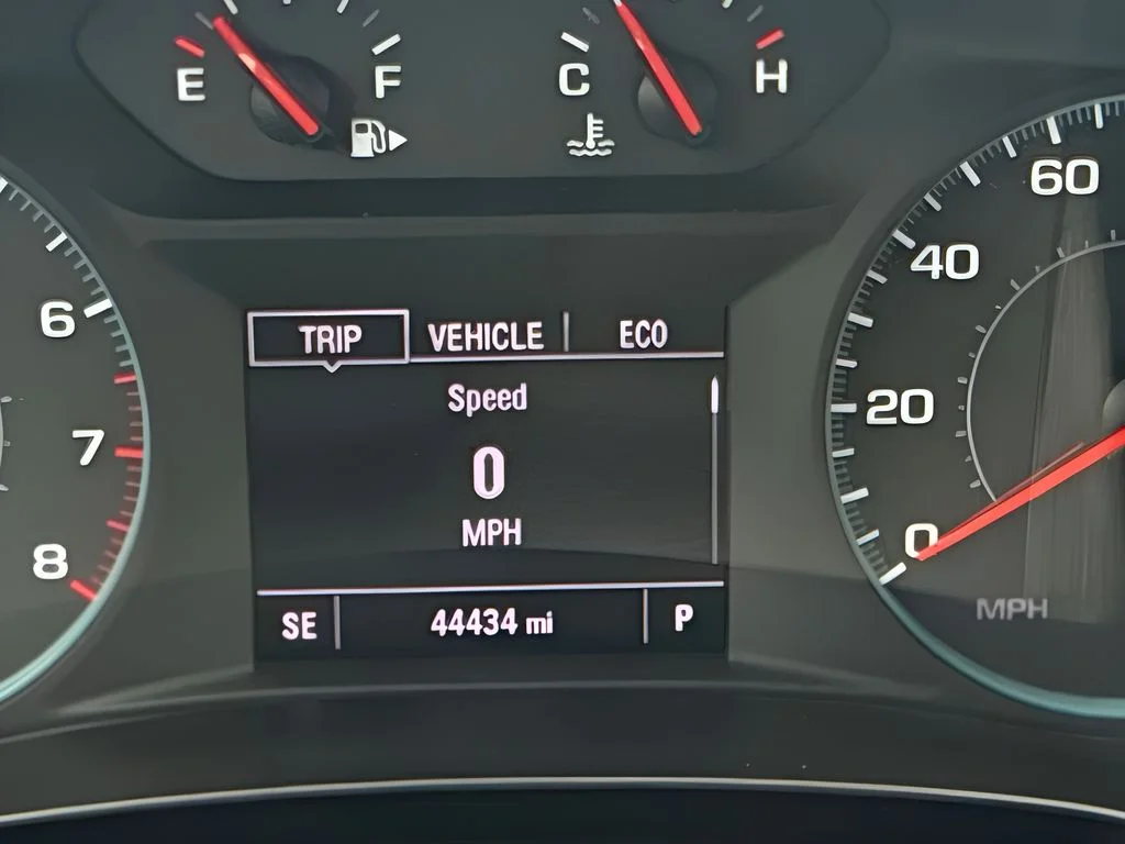 Used 2022 White Chevrolet LT image 13