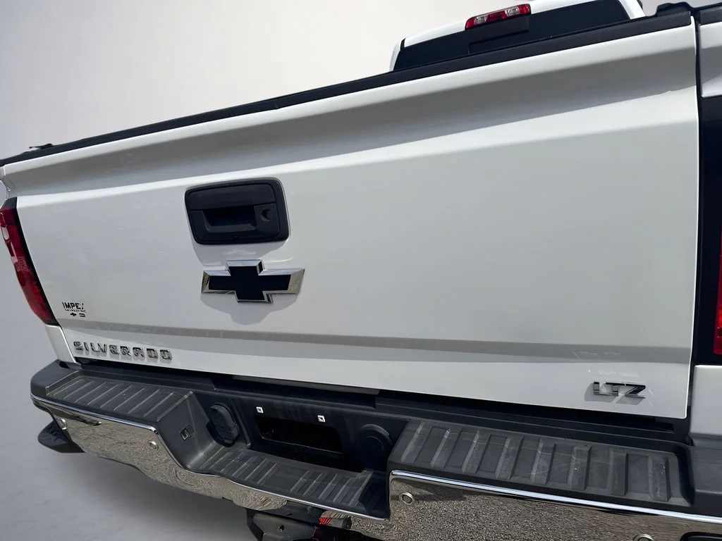Used 2018 SUMMIT WHITE Chevrolet LTZ image 32
