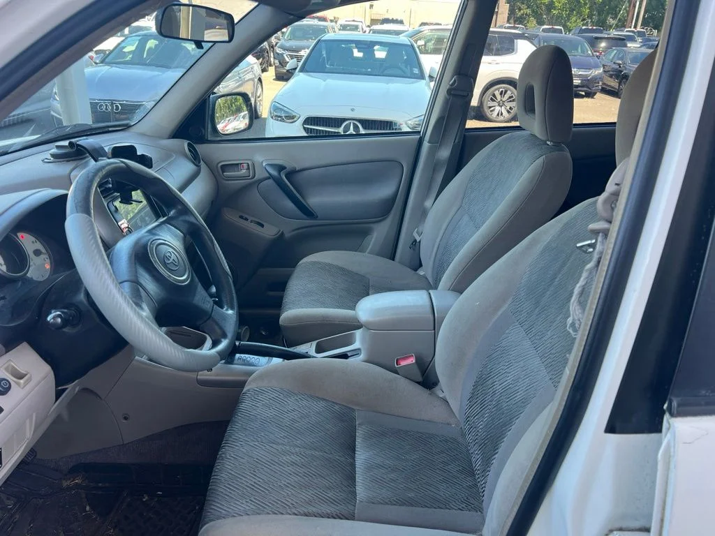 Used 2003  Toyota Base image 7
