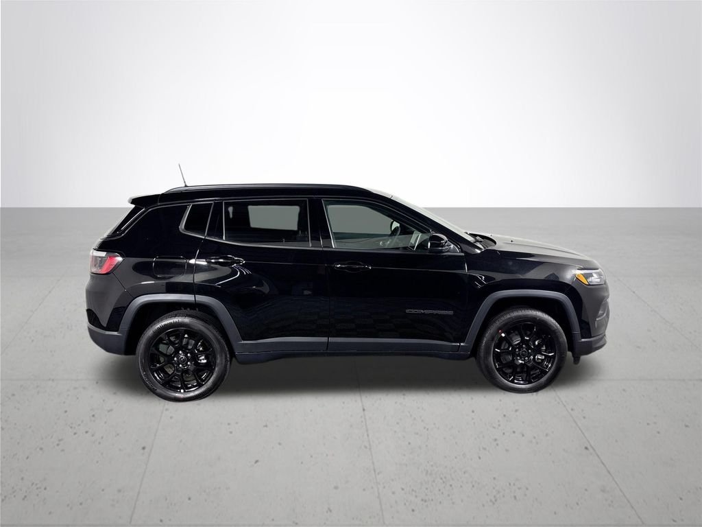New 2026 Diamond Black Crystal Pearlcoat Jeep Latitude image 5