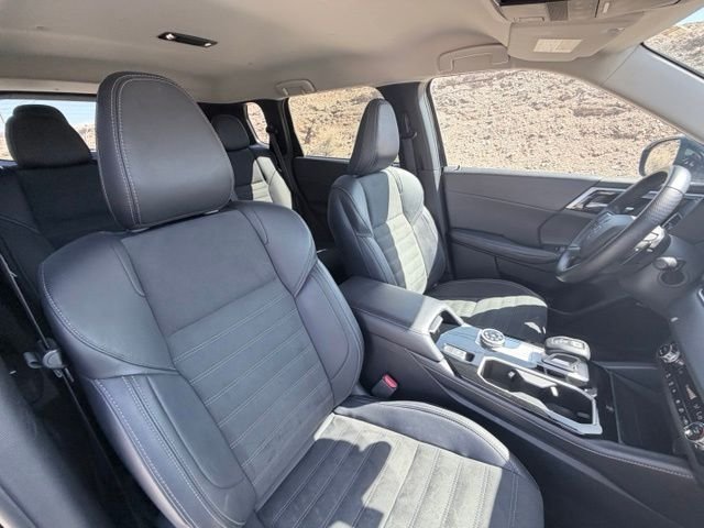 2025 Mitsubishi Outlander SE - Photo 32