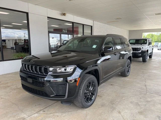 New 2026 Diamond Black Crystal Pearl-Coat Exterior Paint Jeep Altitude image 2