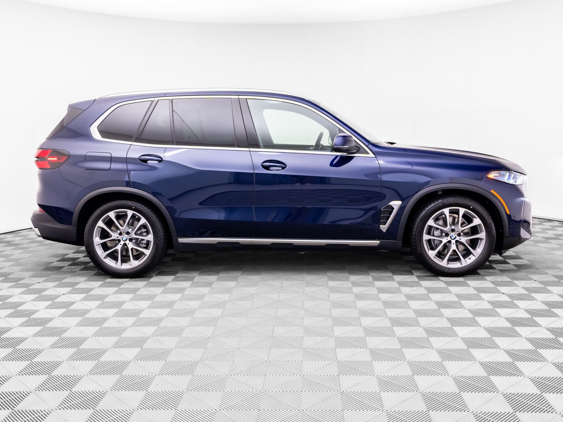 New 2026 Tanzanite Blue II Metallic BMW xDrive40i image 8