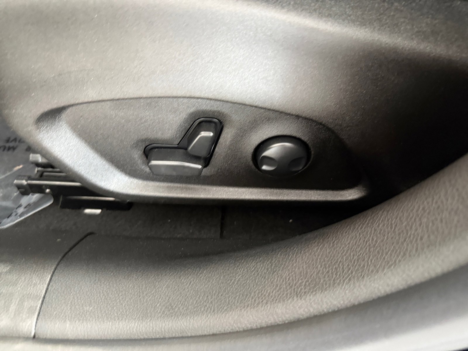 Certified Used 2023 Black Clearcoat Jeep Latitude image 9