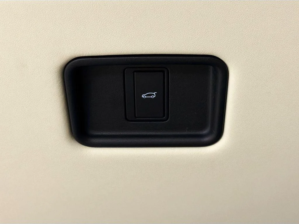 New 2026 Tourmaline Brown in Gloss finish Land Rover Autobiography image 11