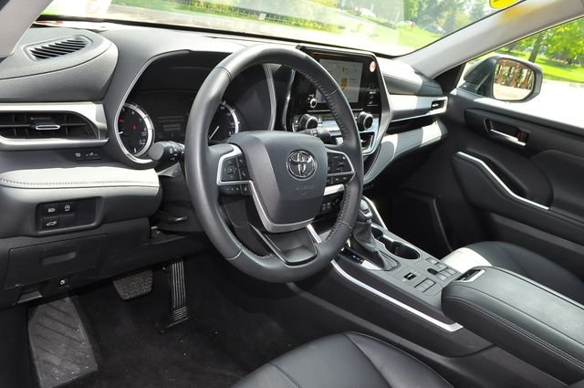 Used 2026  Toyota XLE image 9