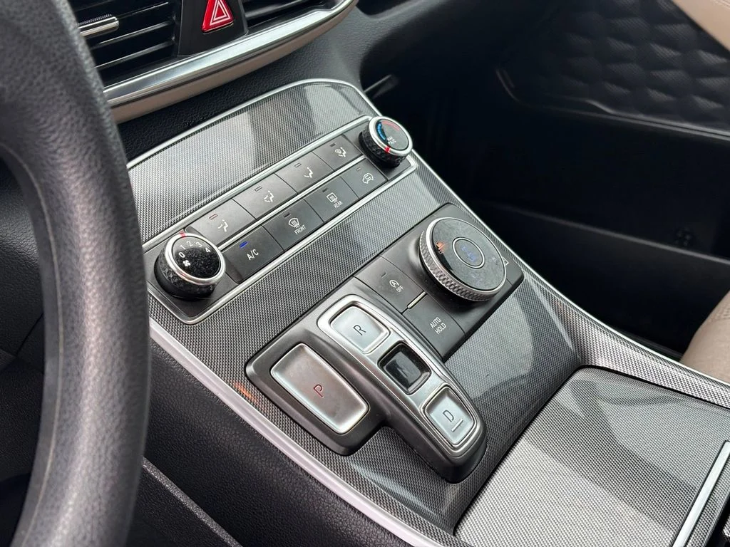 Used 2022 Gray Hyundai SE image 12