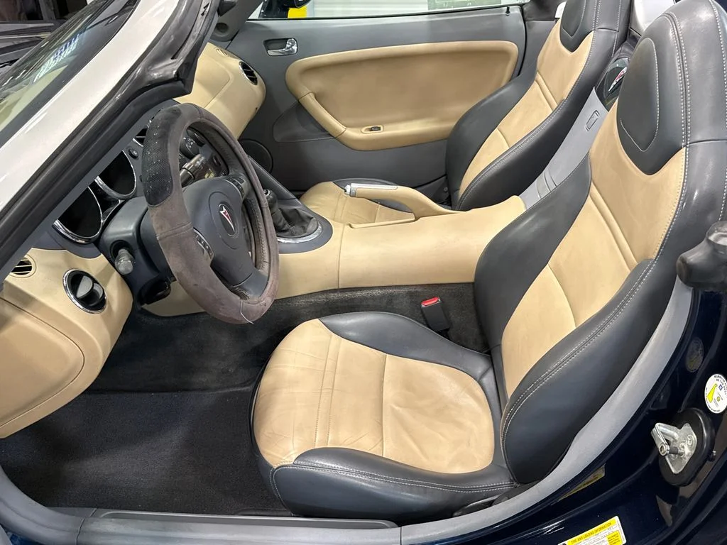 Used 2006 Blue Pontiac Base image 6