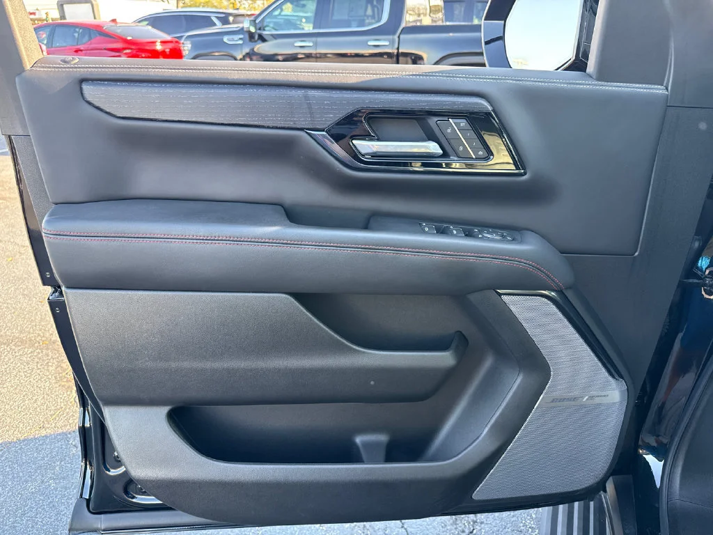 2025 GMC Yukon AT4 Ultimate - Photo 15