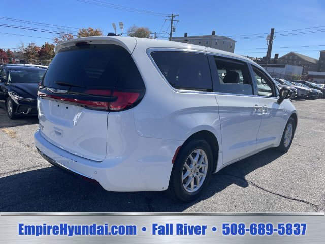 2025 Chrysler Pacifica Select - Photo 8